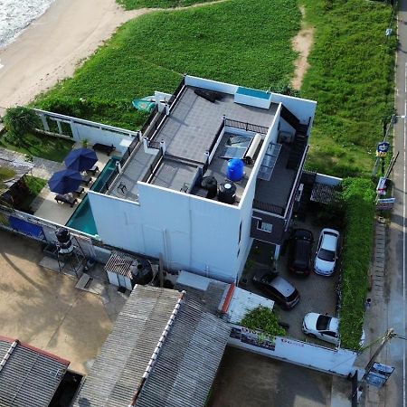White Sand Villa - Beach Front Hikkaduwa Bagian luar foto