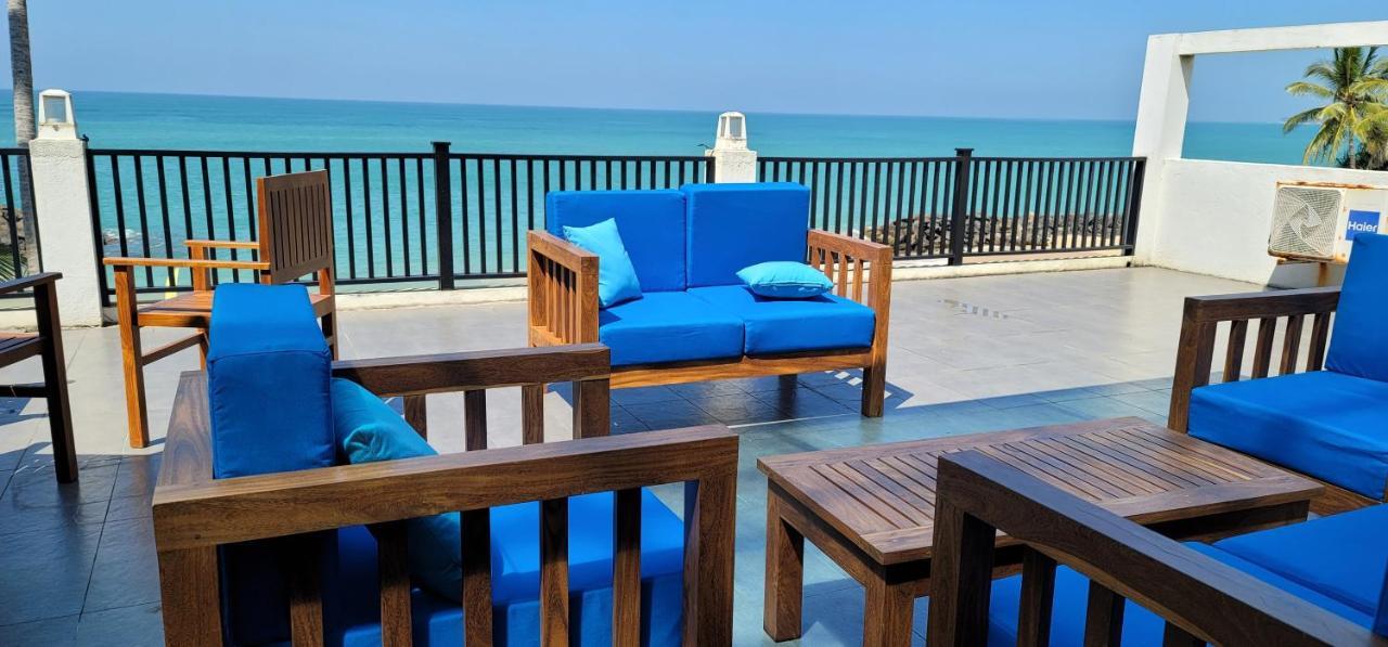 White Sand Villa - Beach Front Hikkaduwa Bagian luar foto