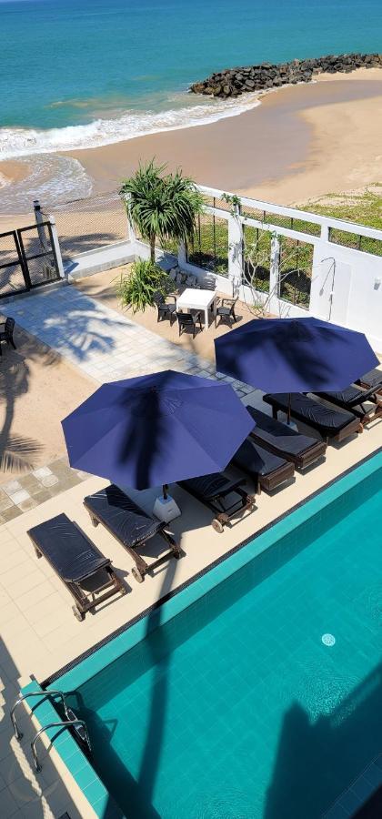 White Sand Villa - Beach Front Hikkaduwa Bagian luar foto