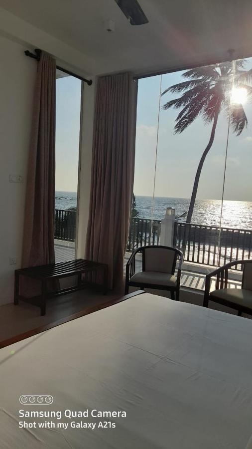 White Sand Villa - Beach Front Hikkaduwa Bagian luar foto