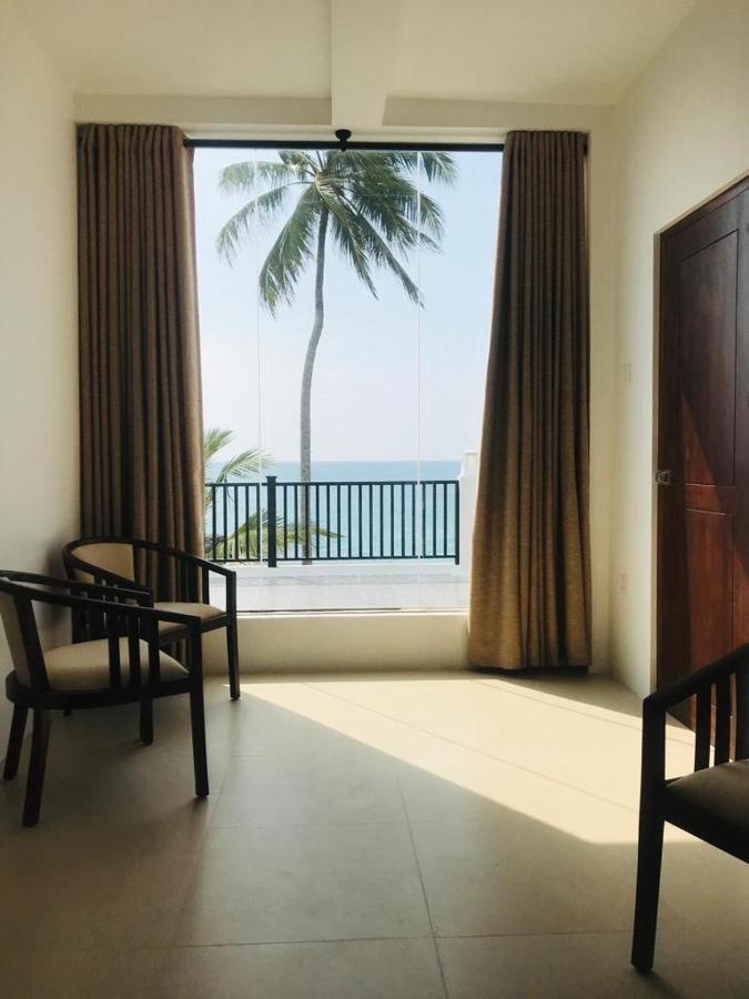 White Sand Villa - Beach Front Hikkaduwa Bagian luar foto