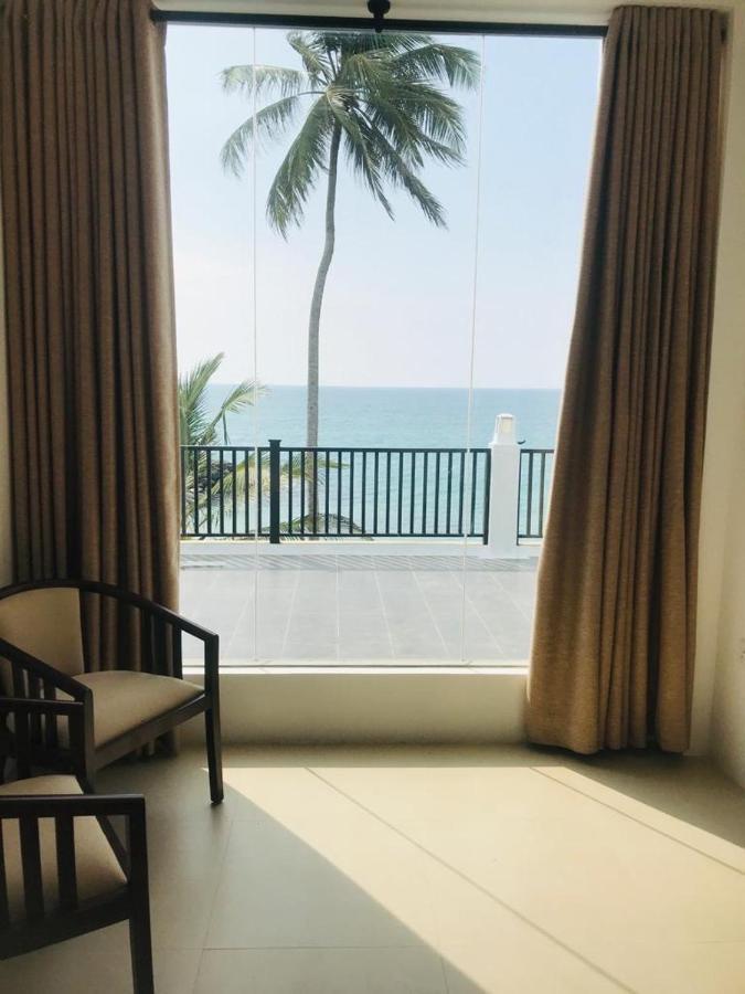 White Sand Villa - Beach Front Hikkaduwa Bagian luar foto