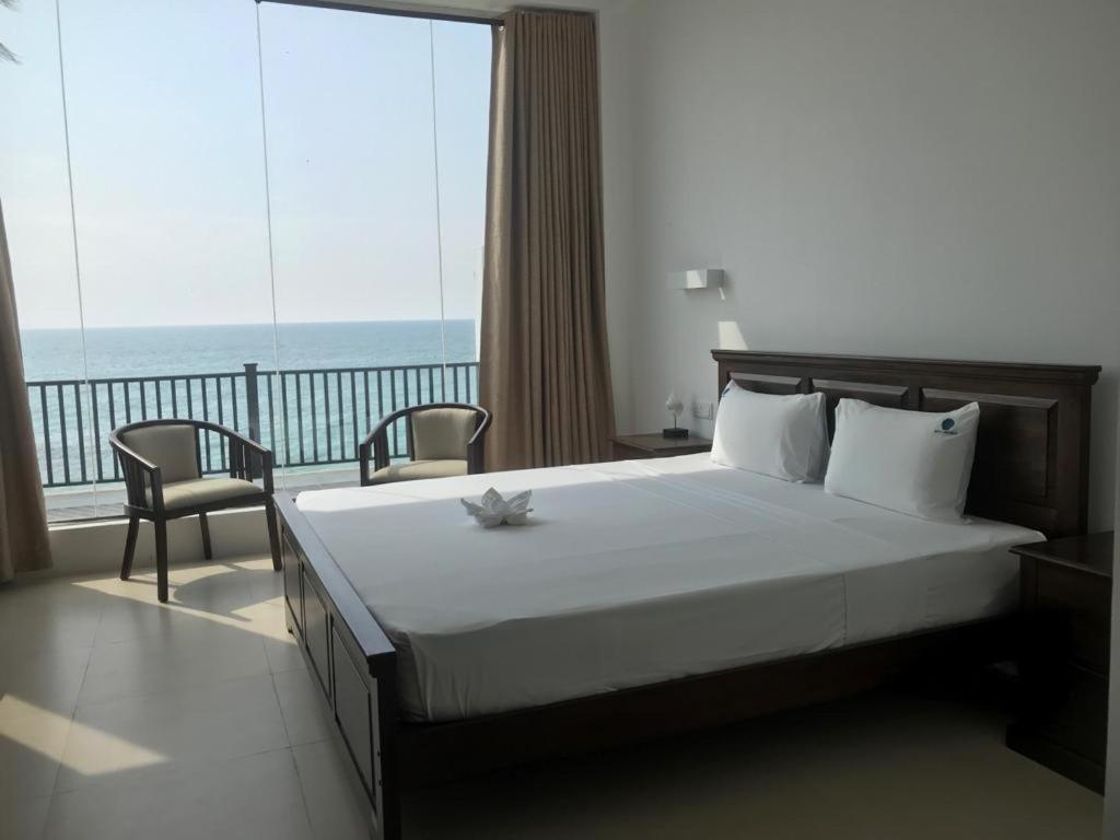White Sand Villa - Beach Front Hikkaduwa Bagian luar foto
