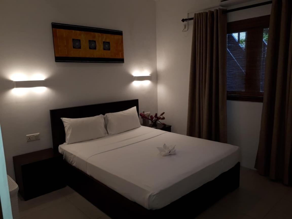 White Sand Villa - Beach Front Hikkaduwa Bagian luar foto