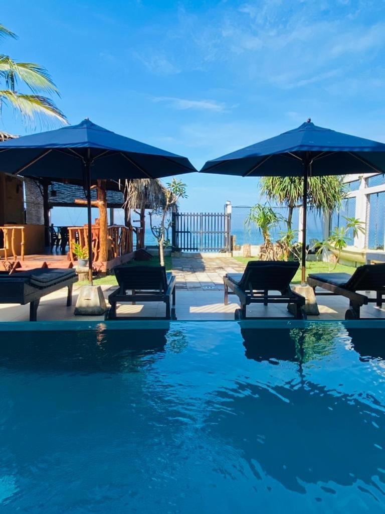 White Sand Villa - Beach Front Hikkaduwa Bagian luar foto