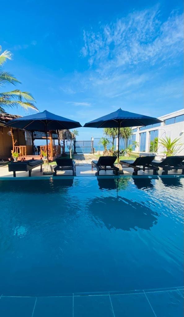 White Sand Villa - Beach Front Hikkaduwa Bagian luar foto