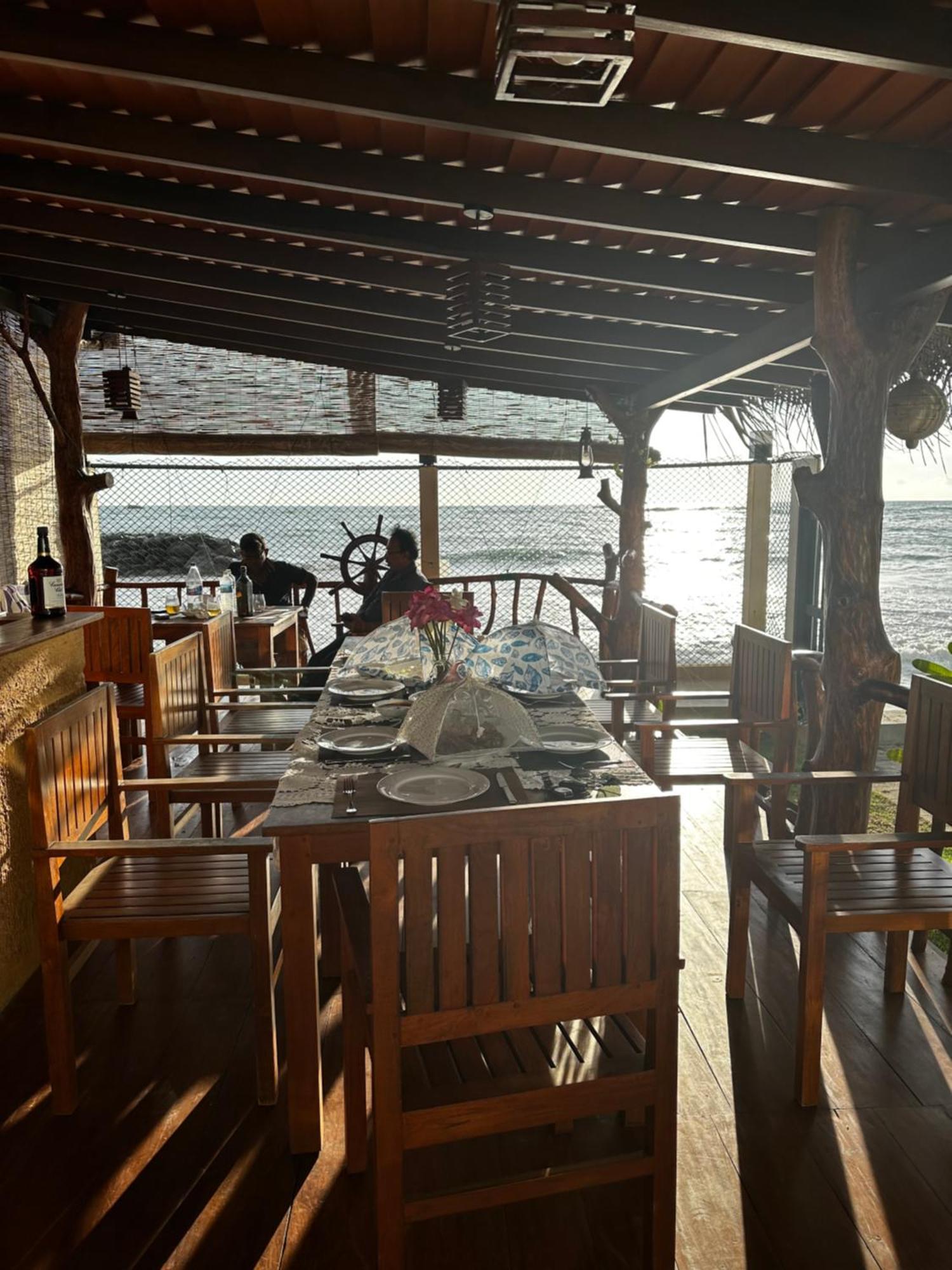 White Sand Villa - Beach Front Hikkaduwa Bagian luar foto