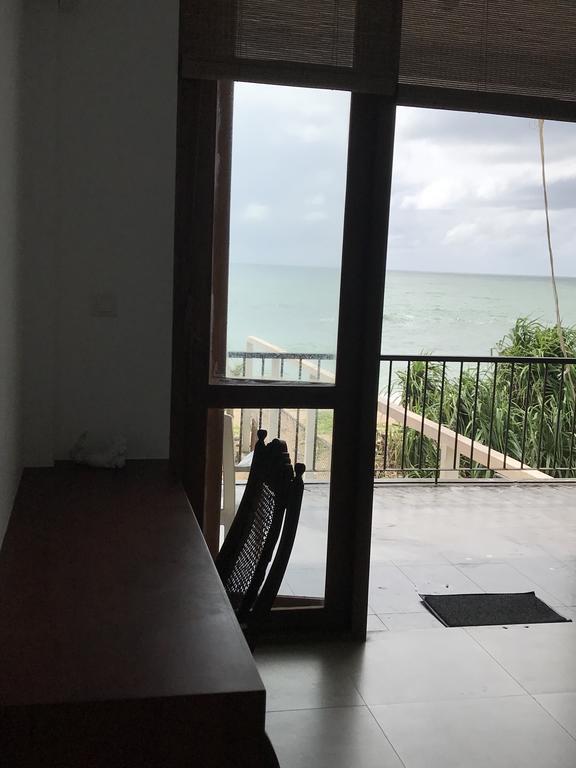White Sand Villa - Beach Front Hikkaduwa Bagian luar foto