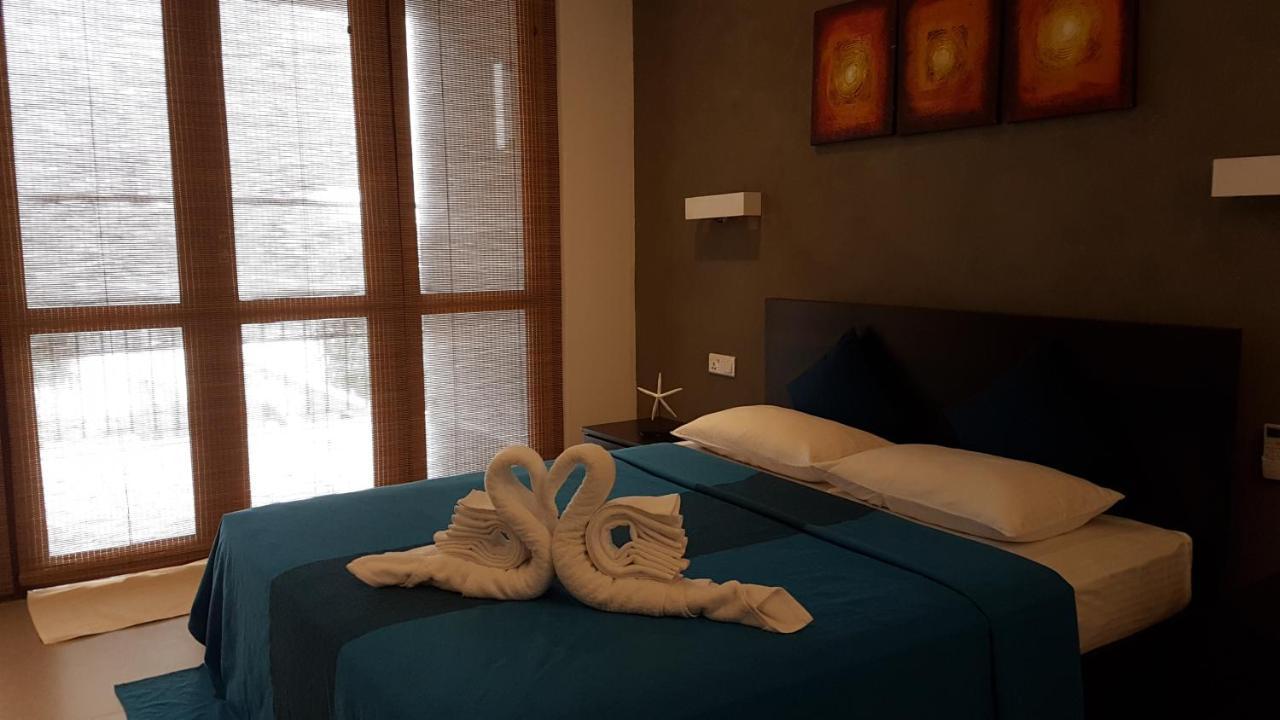 White Sand Villa - Beach Front Hikkaduwa Bagian luar foto