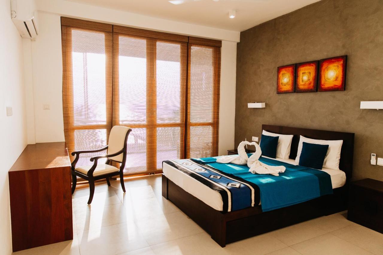 White Sand Villa - Beach Front Hikkaduwa Bagian luar foto
