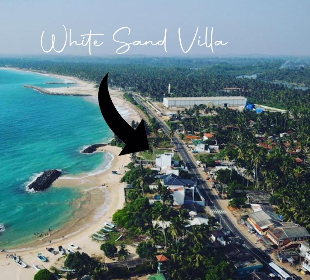 White Sand Villa - Beach Front Hikkaduwa Bagian luar foto